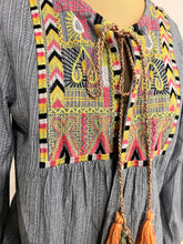 Load image into Gallery viewer, Tasel Embroidery Jacket
