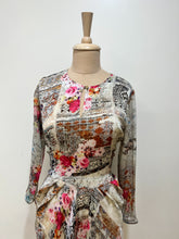 Load image into Gallery viewer, Floral tunic
